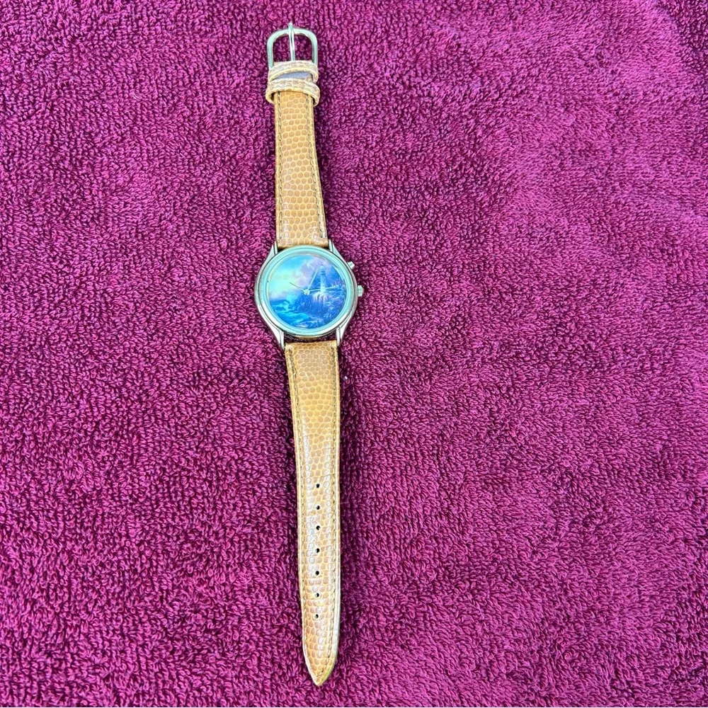 Avon 2001 Thomas Kinkade Lighthouse watch, unisex. New Battery 6/18/25